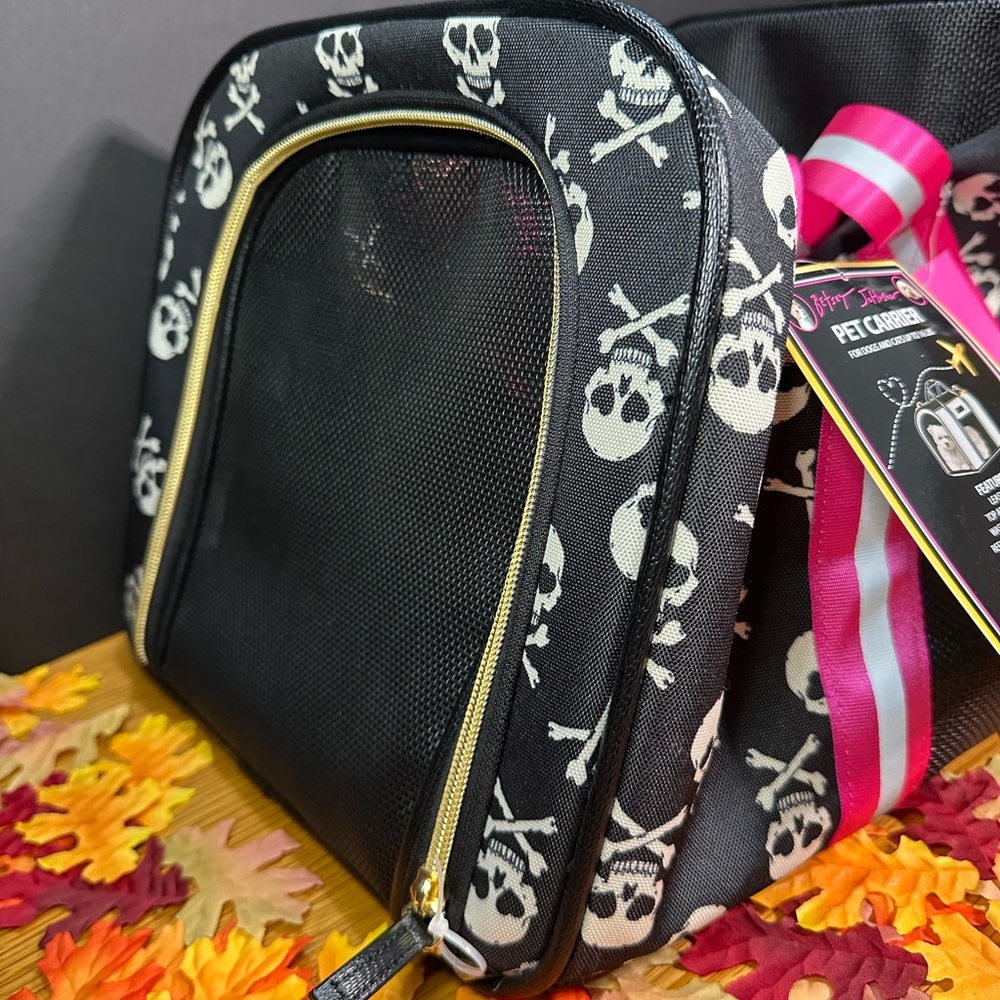 Betsey Johnson Pet Carrier in Black and Pink with skull and crossbones - Picture 5 of 14
